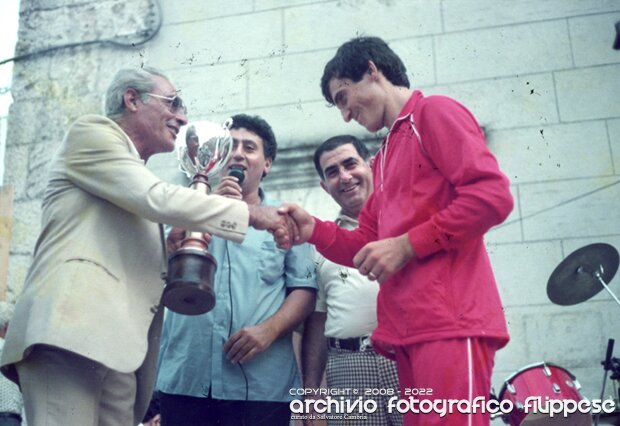 pippo-ragno-1-ass.-a-Condro-premiazione-giugno-1983